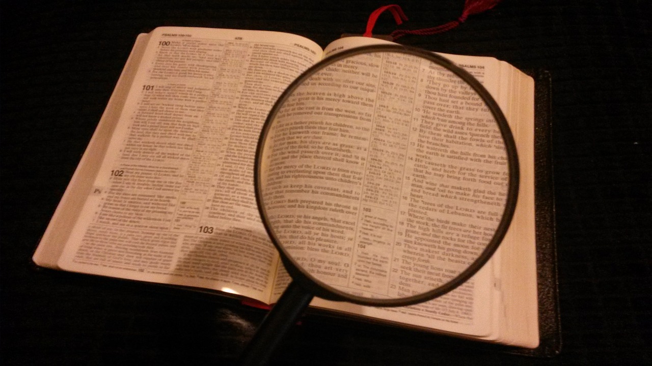 magnifying glass 981675 1280