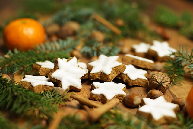 cinnamon stars 2998962 640