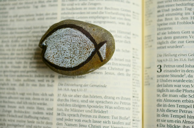 stone 3116094 640