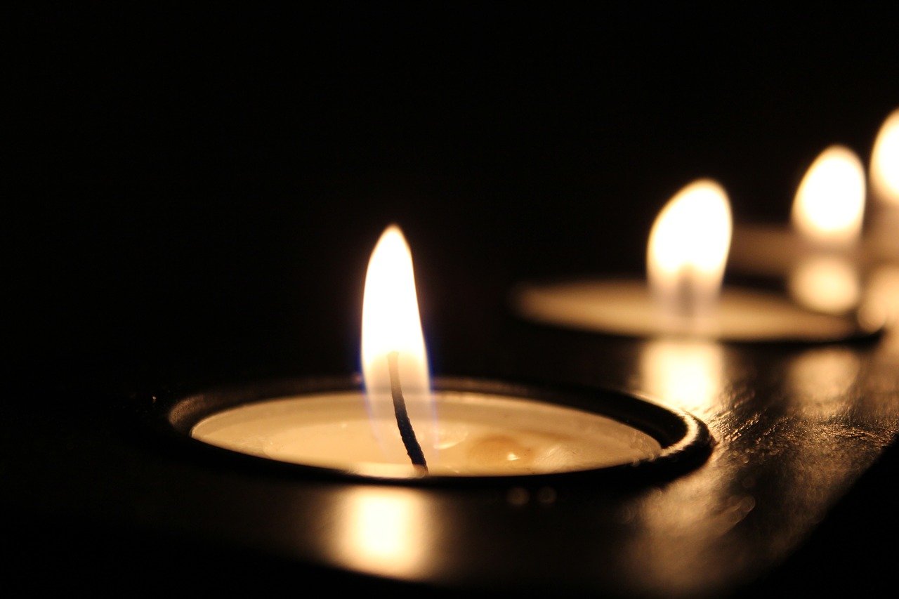 candle 2181896 1280
