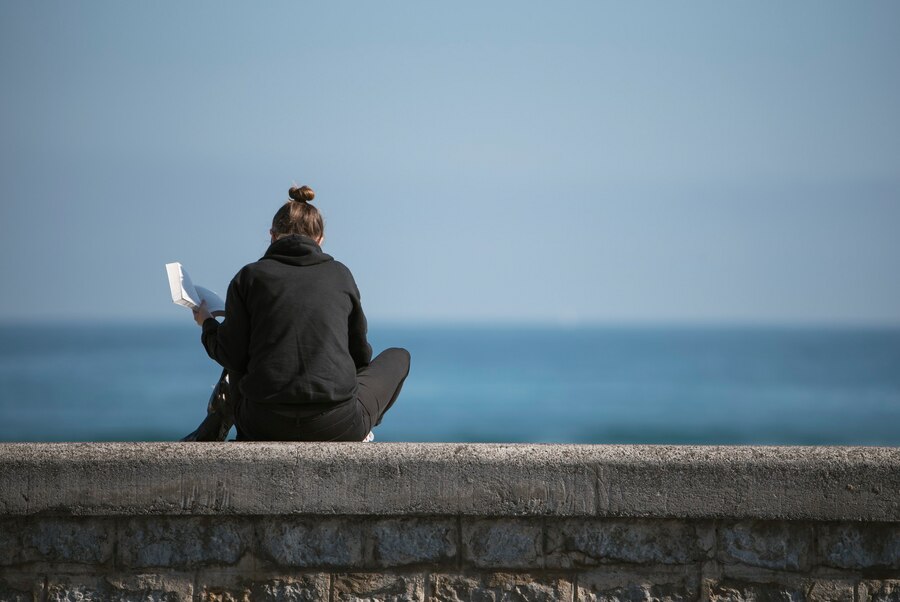 lonely person looking at the sea 324531 364