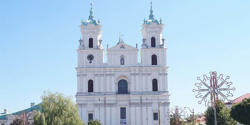 Foto sobor Svyatogo Frantsiska Ksaveriya v Grodno 800x400