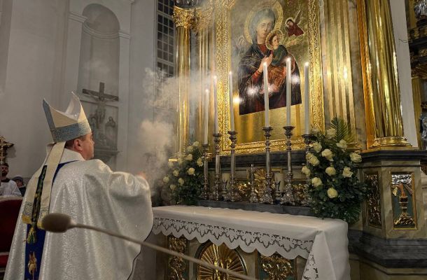 У гродзенскай катэдры асвяцілі адноўлены алтар Маці Божай Нястомнай Дапамогі