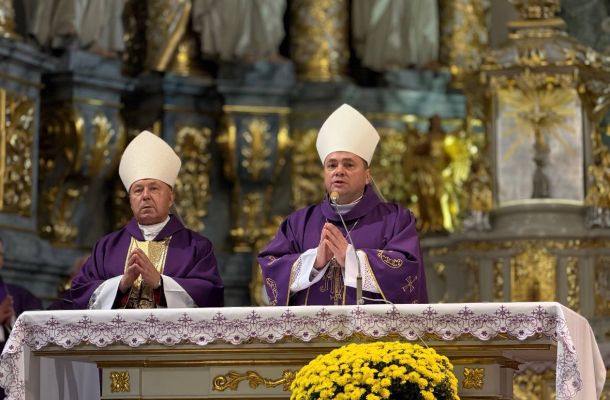 У гродзенскай катэдры памаліліся за памерлых святароў