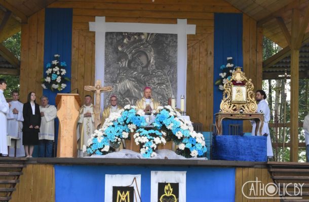 Біскуп Кашкевіч на гудагайскім фэсце: “Учынкі любові – найцудоўнейшае ўбранне хрысціяніна”