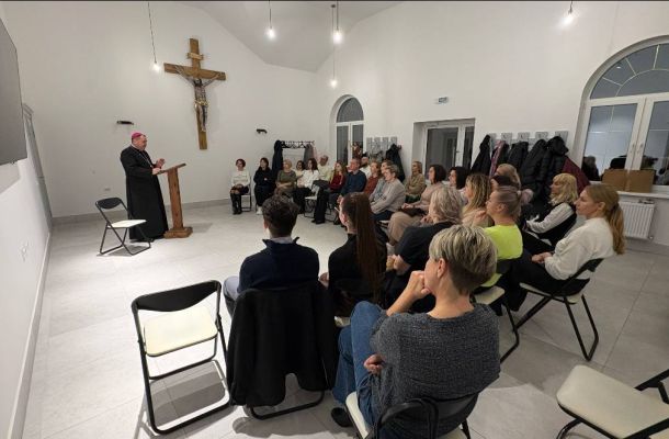 Біскуп Уладзімір Гуляй правёў у гродзенскай парафіі Святога Духа катэхезу