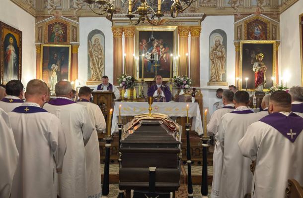 Пахаванне кс. Яна Варанецкага прайшло ў Мікелеўшчыне