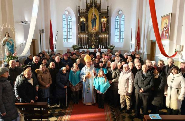 Ва ўрачыстасць Маці Міласэрнасці біскуп Кашкевіч наведаў парафію ў Лядску