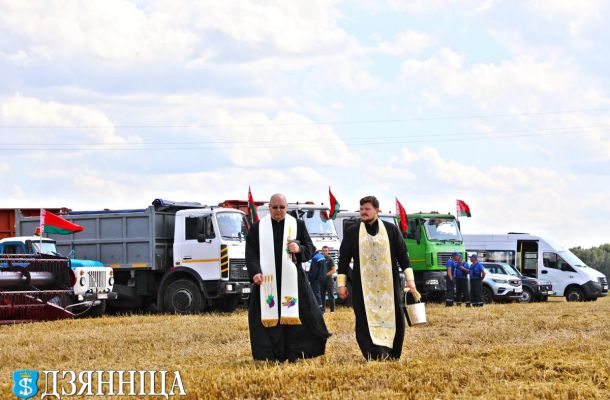 На Шчучыншчыне святары благаславілі хлебаробаў на збор жніва