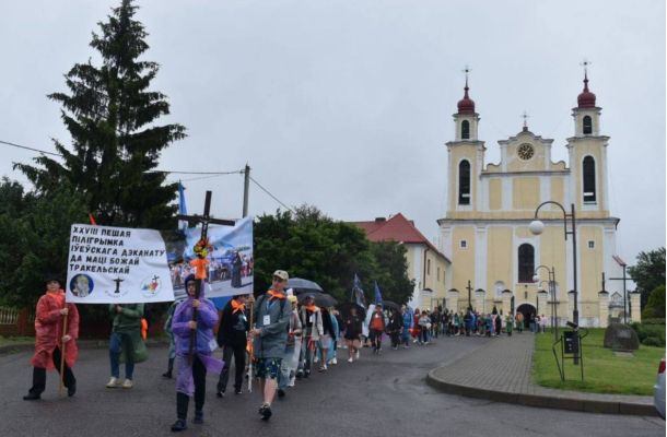 Дзённік удзельніка пілігрымкі Іўеўскага дэканату ў Тракелі: “Людзі сустракалі нас, частавалі і прасілі аб малітве”