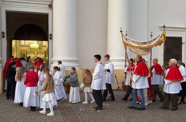 Астравецкая парафія святых Космы і Дам’яна адзначыла з удзелам біскупа Кашкевіча адпустовую ўрачыстасць
