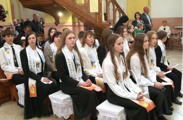 Канфірмацыя адбылася ў Вялікай Бераставіцы: “Праз канфірмацыю мы становімся больш адказнымі за веру, за Касцёл, за іншых людзей”