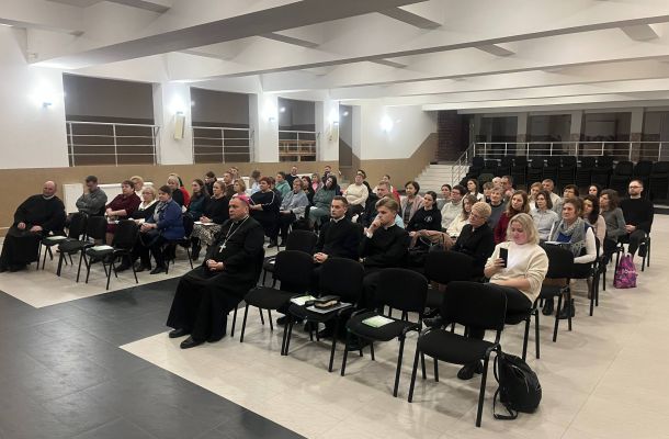 У Гродне прайшла сустрэча ўдзельнікаў курса “Вучань Хрыста” з біскупам Уладзімірам Гуляем